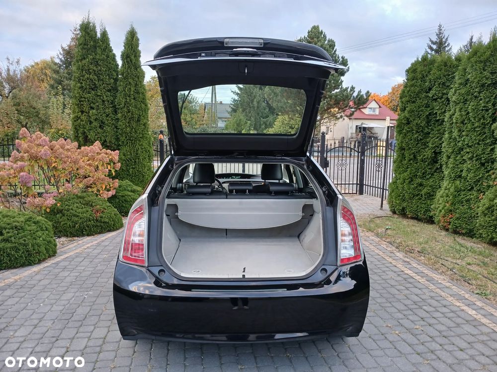 Toyota Prius (Hybrid) Executive - 29