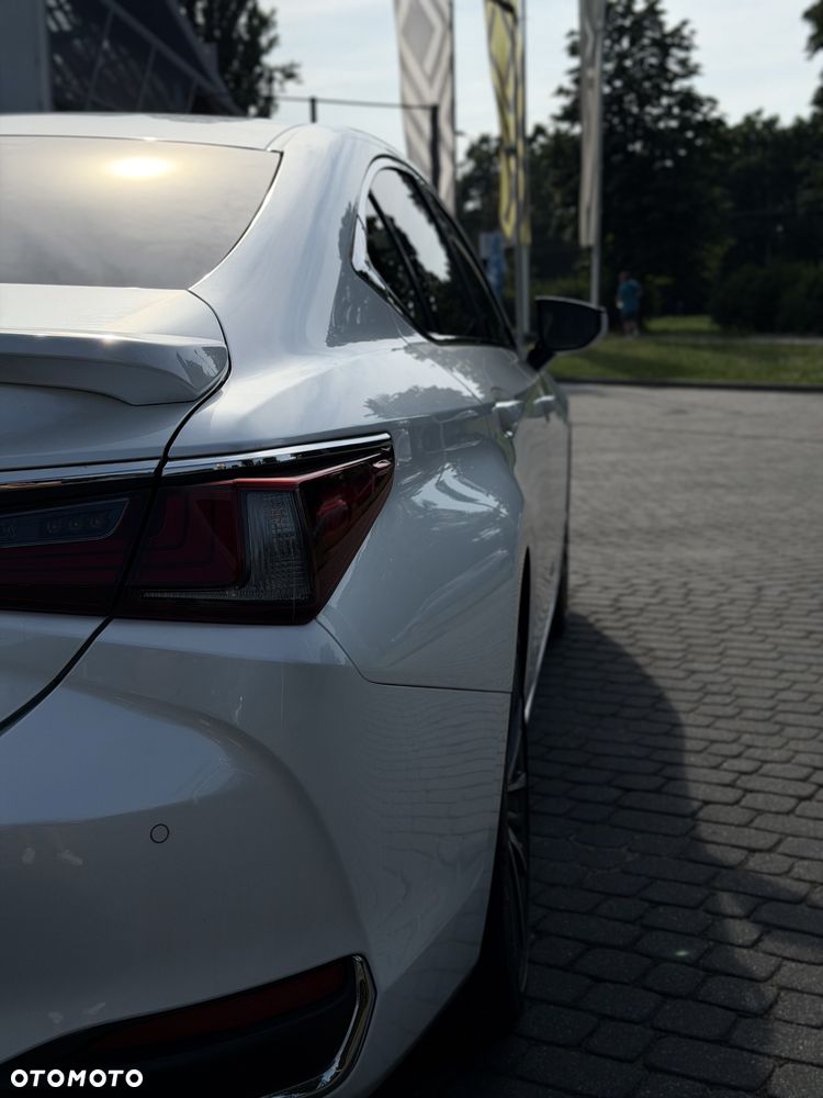 Lexus ES 300h Business Edition - 5