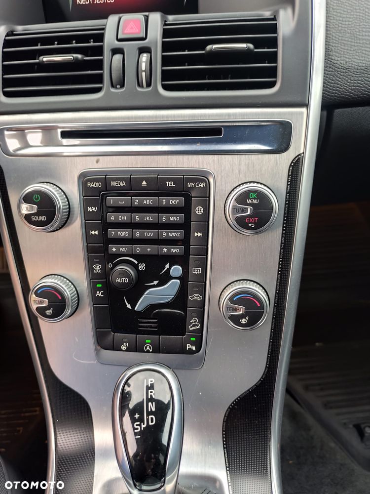 Volvo XC 60 D4 AWD Geartronic Momentum - 25