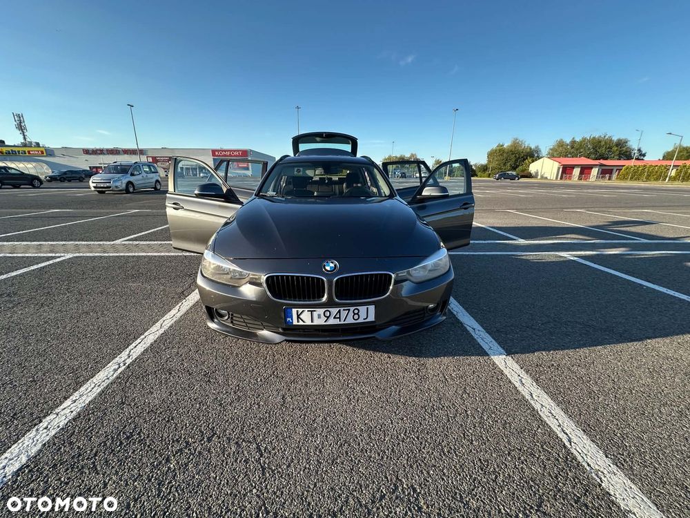 BMW Seria 3 318d xDrive - 12