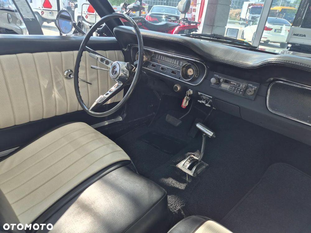 Ford Mustang - 26