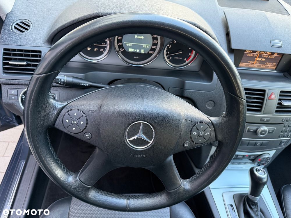 Mercedes-Benz Klasa C 250 CGI Automatik BlueEFFICIENCY Avantgarde - 22