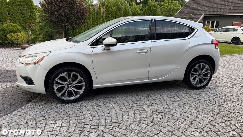 Citroën DS4 1.6 HDi SoChic - 10