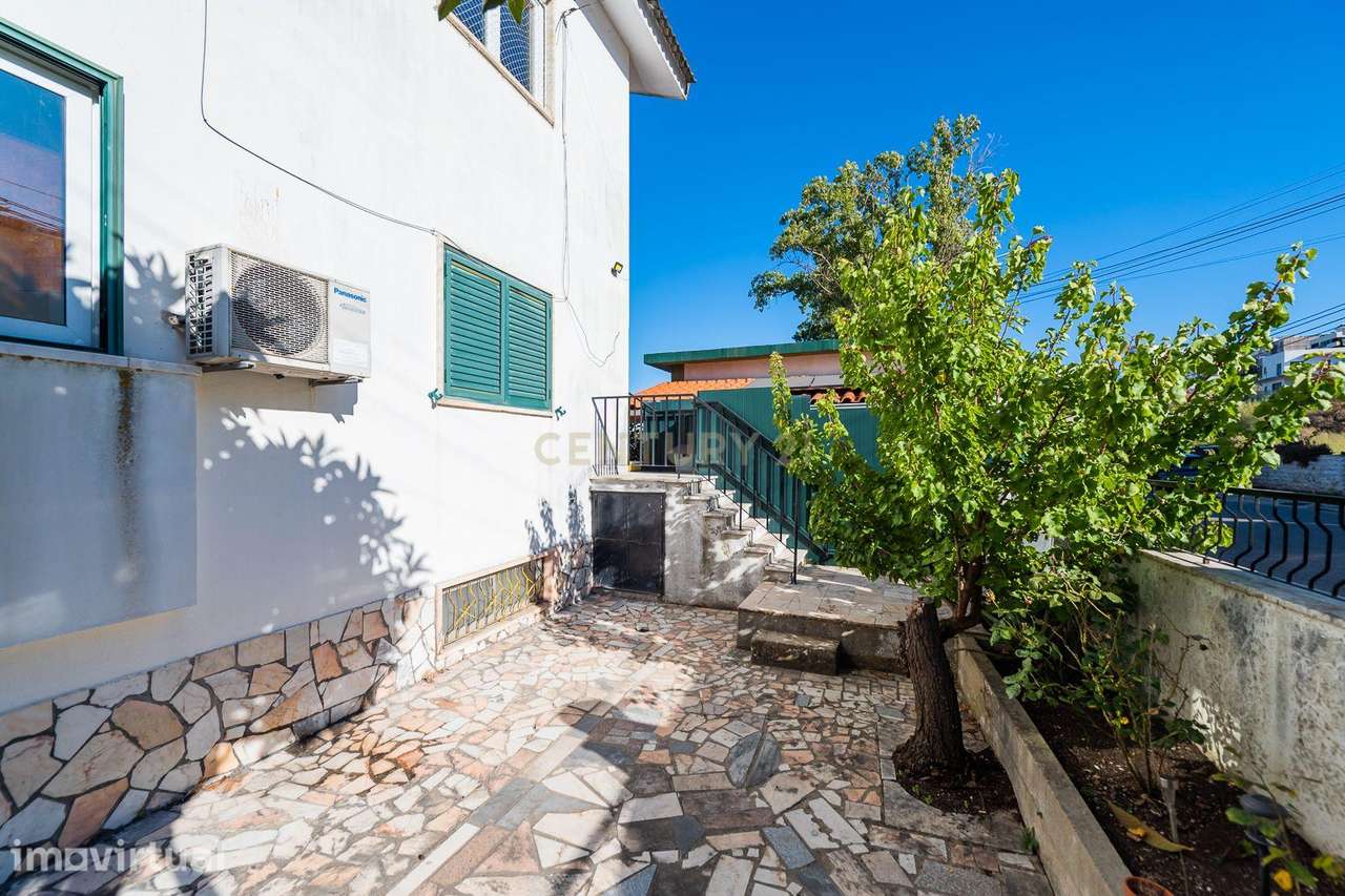 Apartamento T2 com espaço exterior Privativo em Zona Tranquila de Lour - Grande imagem: 4/19