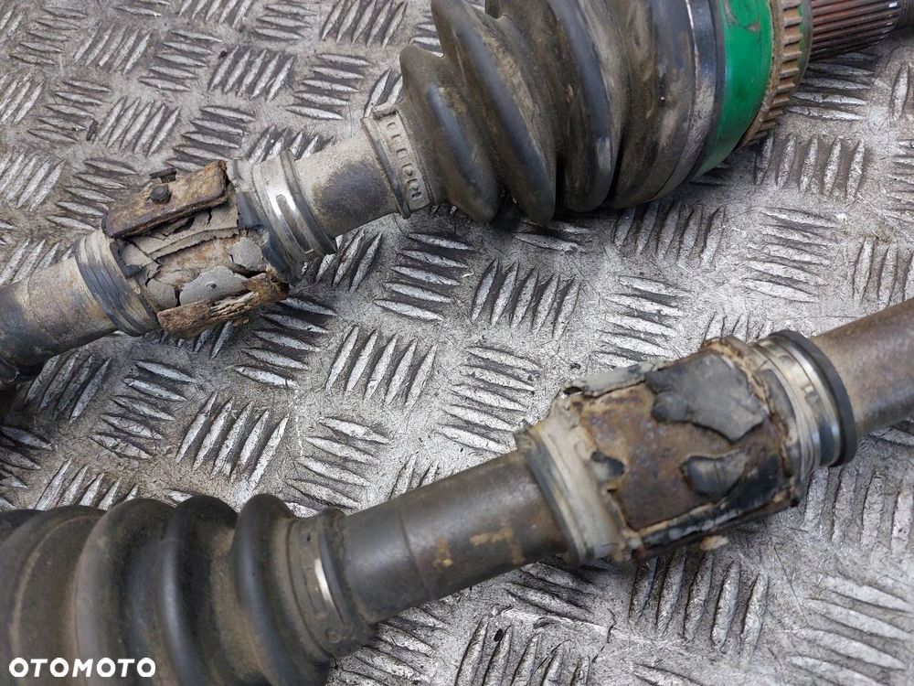 PÓŁOŚ LEWY PRZÓD + PRAWY PRZÓD 5B TOYOTA AVENSIS VERSO I 2.0 D4D - 4