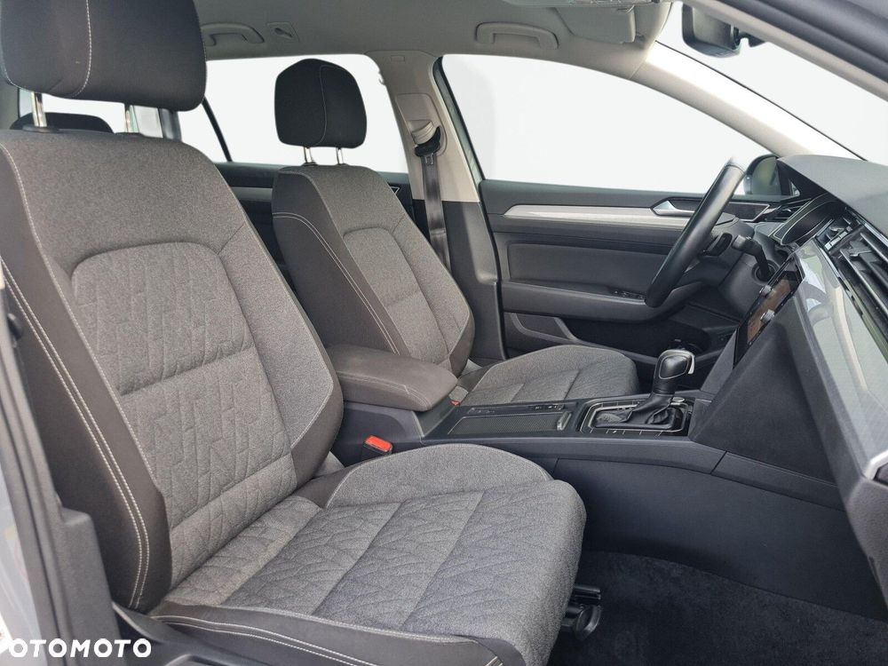 Volkswagen Passat - 26