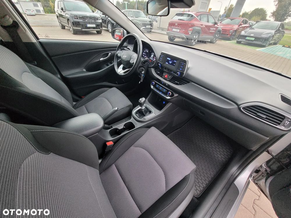 Hyundai i30 1.5 DPI Classic + - 15