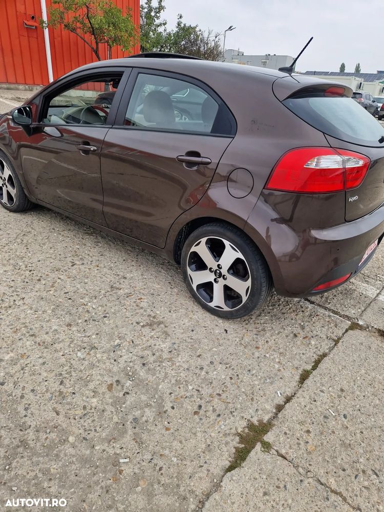Kia Rio 1.4 Fifa World Cup Edition - 17