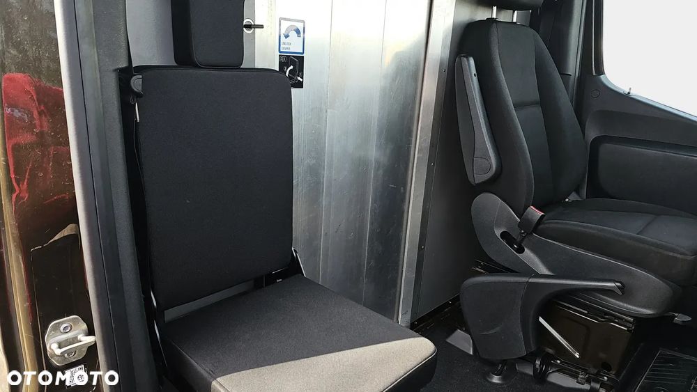 Mercedes-Benz Sprinter - 13