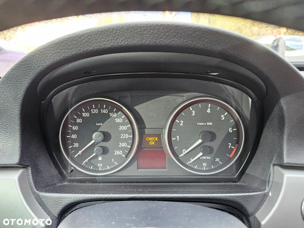 BMW Seria 3 330i - 16