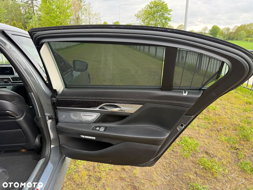 BMW Seria 7 750Li - 21