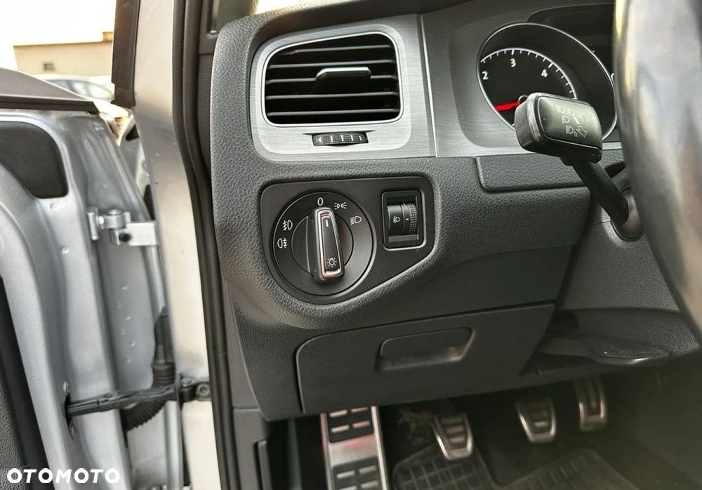 Volkswagen Golf - 18