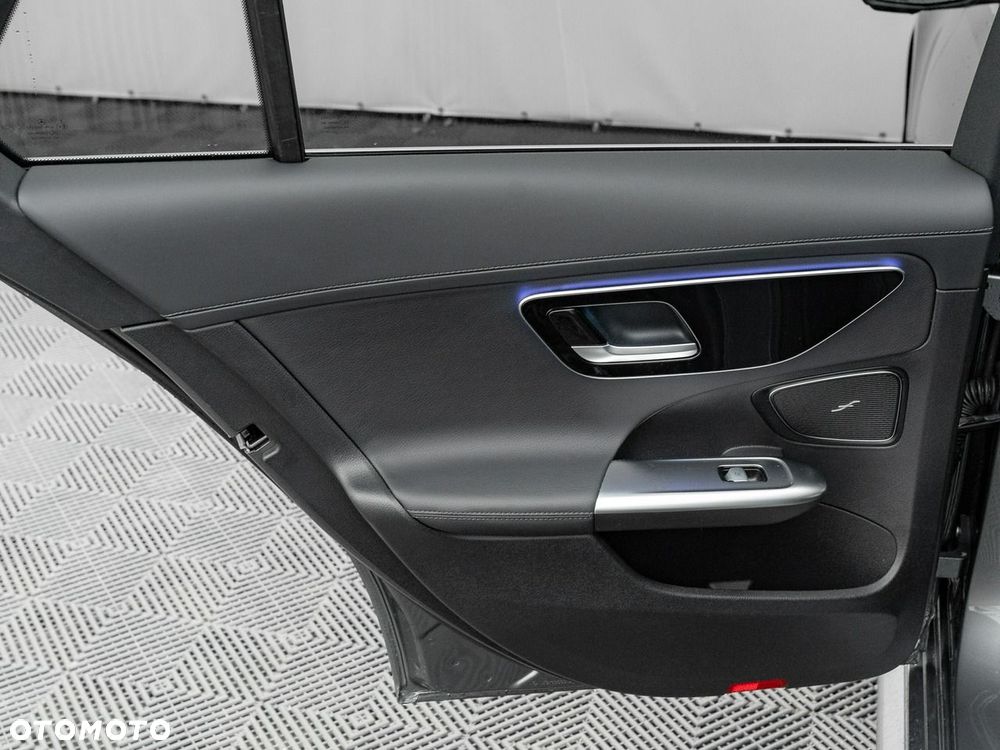 Mercedes-Benz Klasa C 220 d 4Matic 9G-TRONIC AMG Line - 23