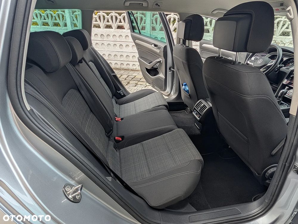 Volkswagen Passat 2.0 TDI SCR DSG - 24