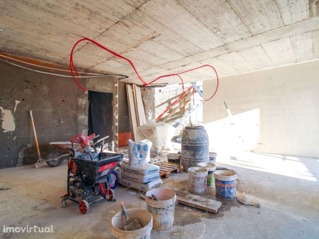 Moradia T4 Geminada com piscina na Sobreda - Grande imagem: 3/41