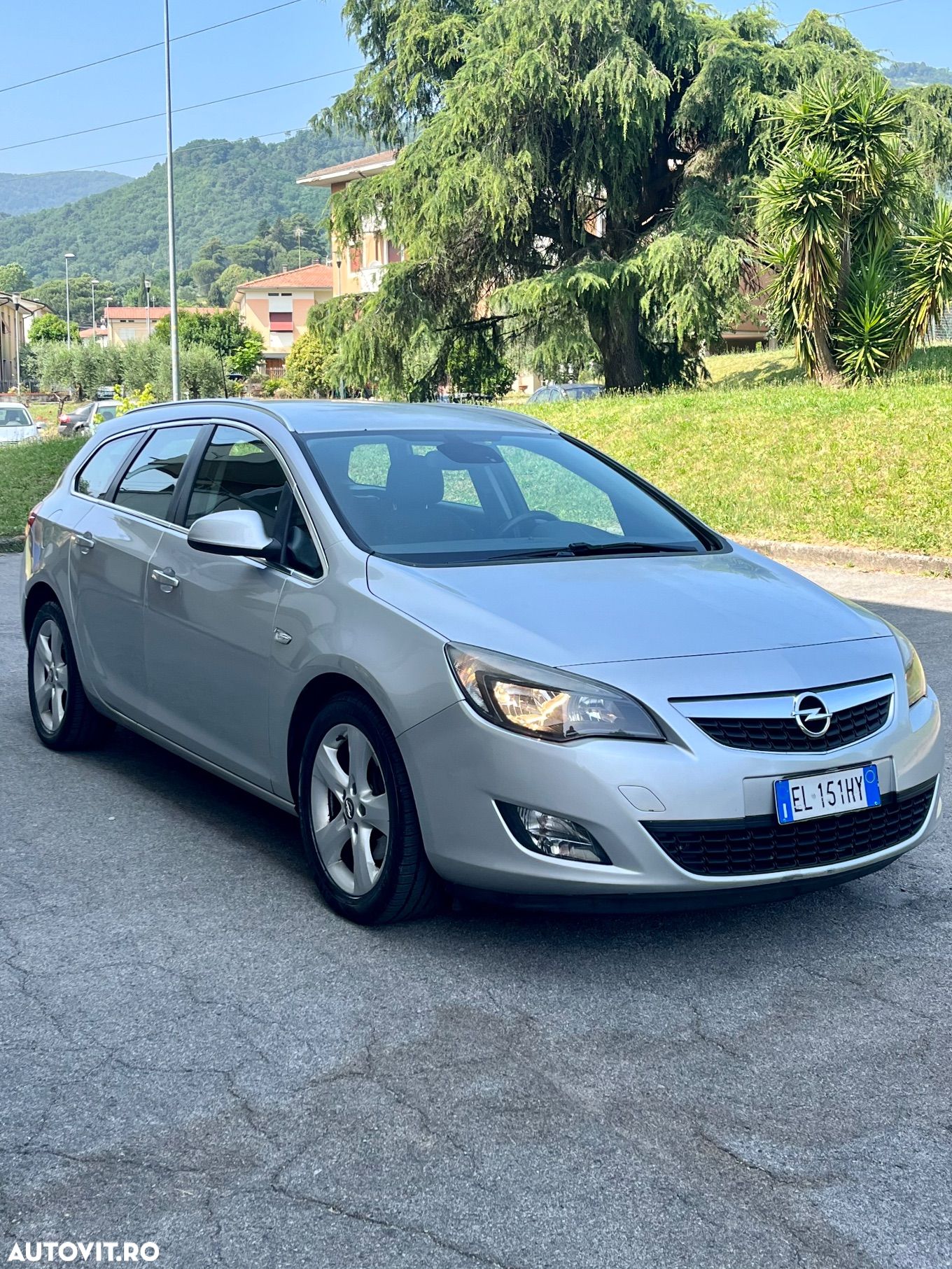 Opel Astra Sports Tourer 2.0 CDTI ECOTEC Cosmo Aut. - 1