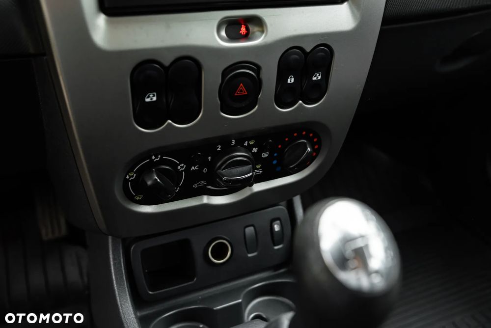 Dacia Duster 1.6 SL Aventure - 23