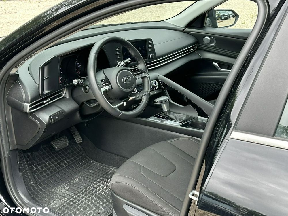 Hyundai Elantra - 11