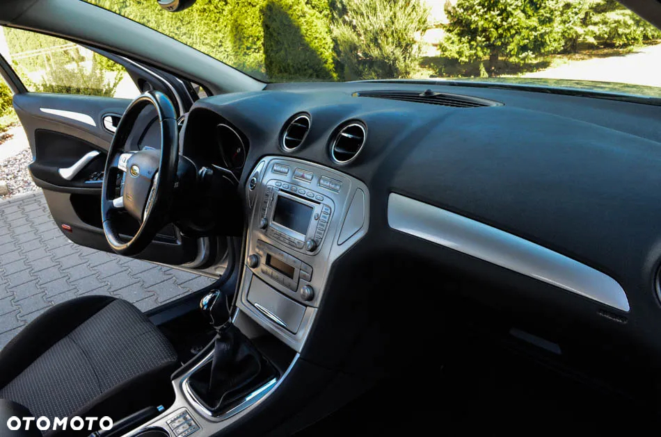 Ford Mondeo 2.0 Ambiente - 37