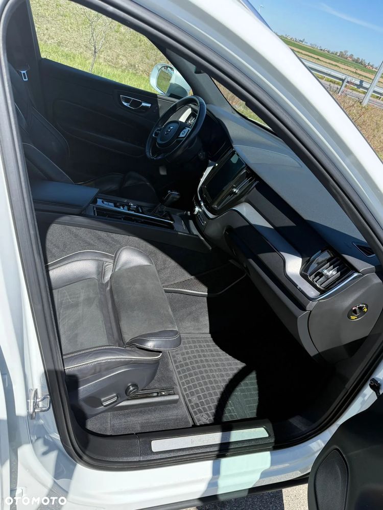 Volvo XC 60 D4 R-Design - 13