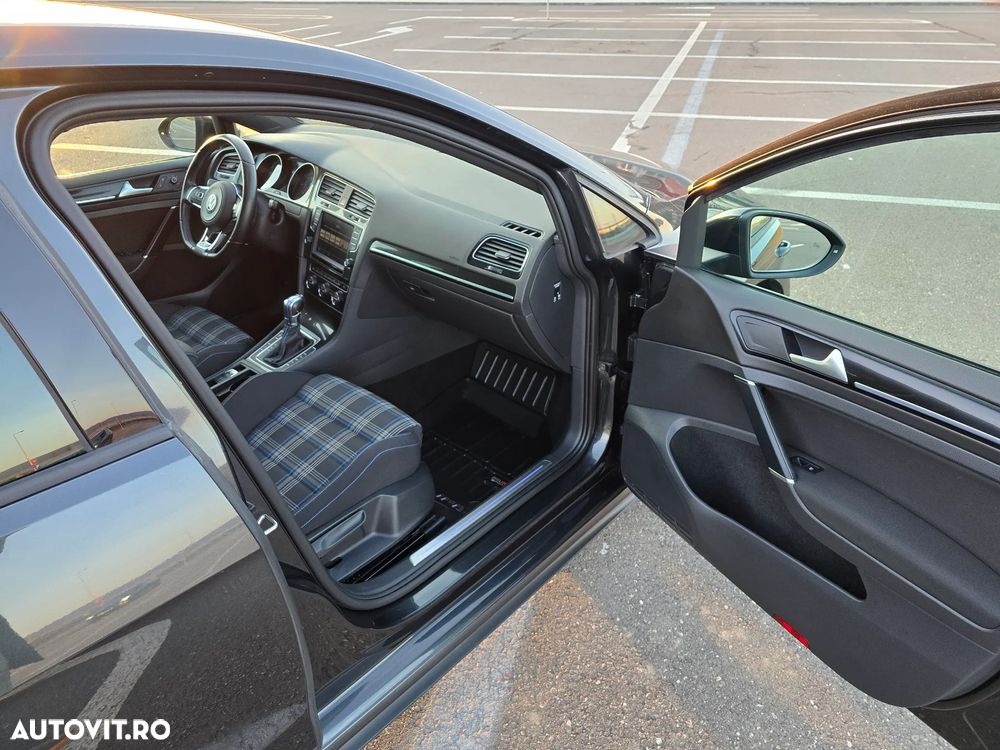 Volkswagen Golf - 11