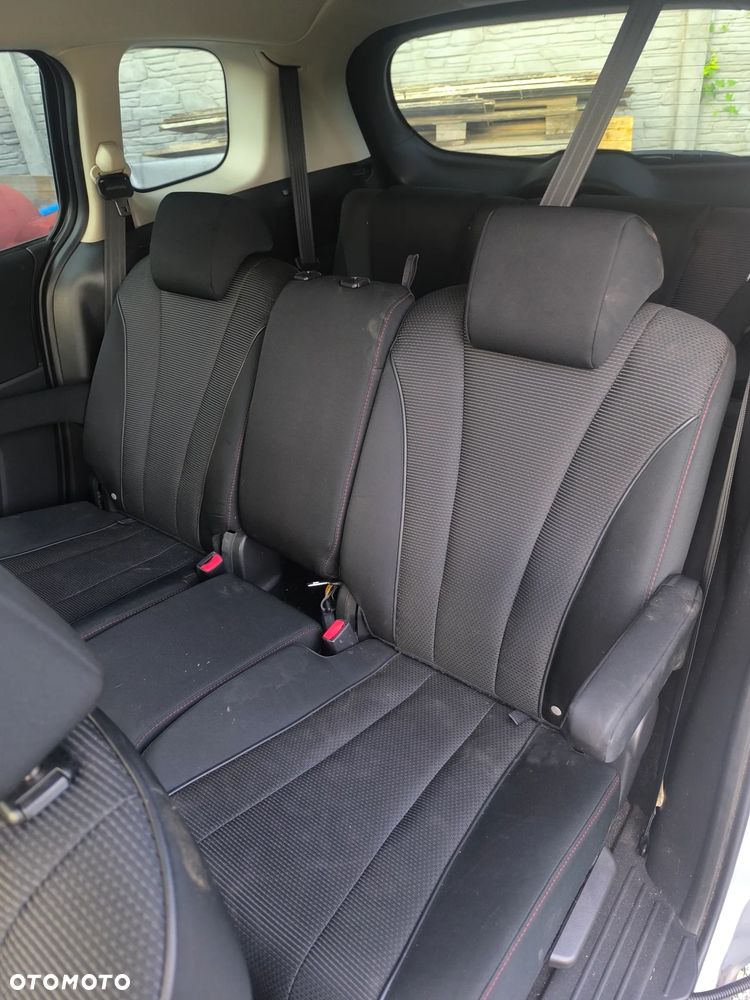 Mazda 5 - 13