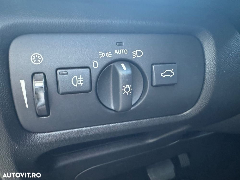 Volvo V40 D2 Aut. Momentum - 8