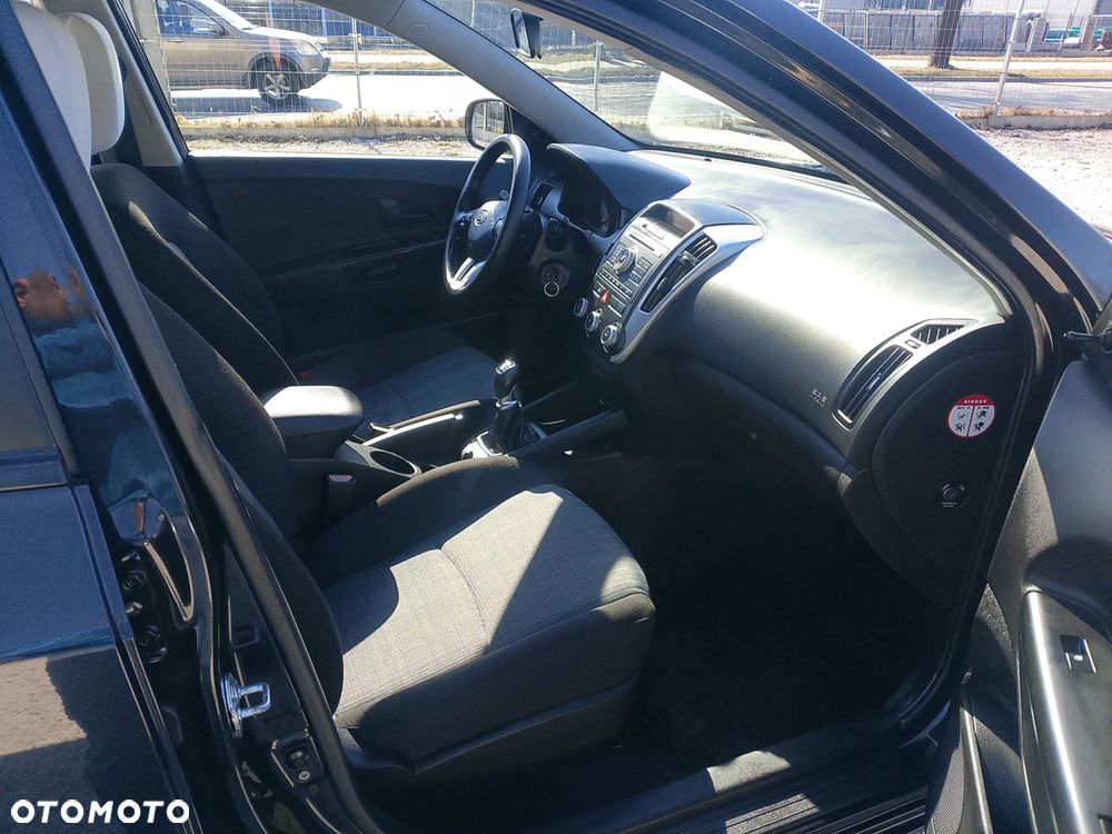 Kia Ceed - 10