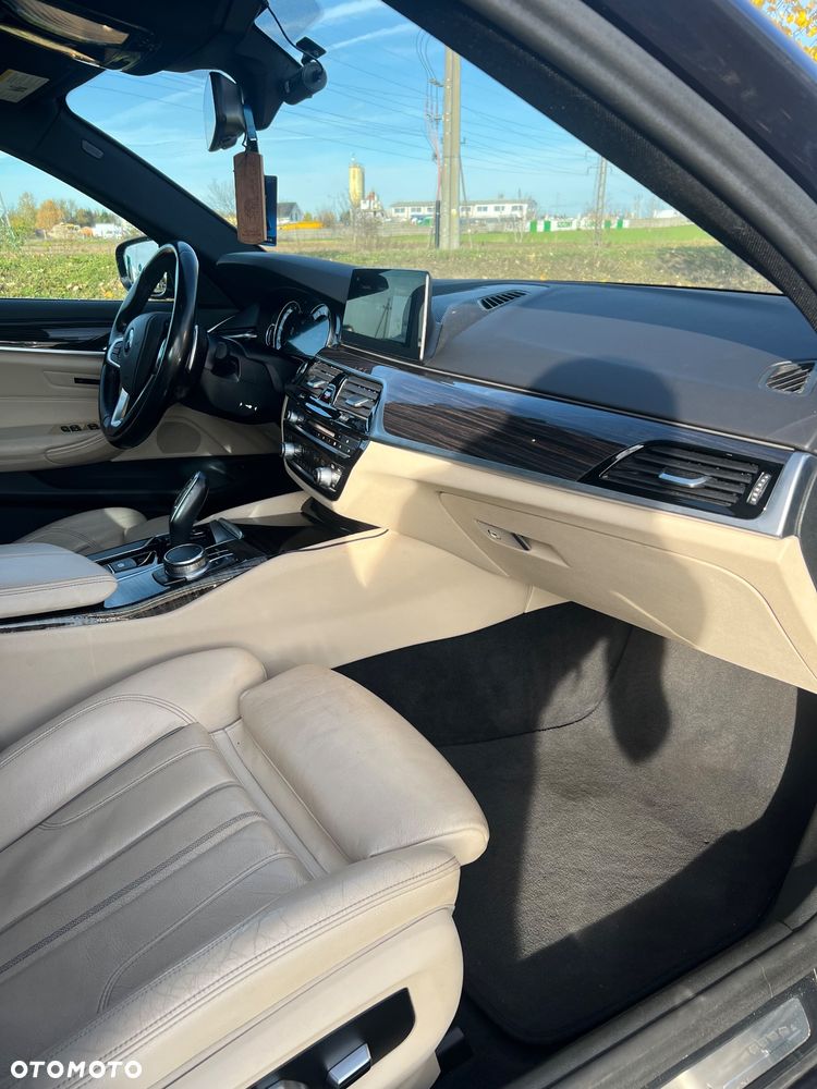 BMW Seria 5 530i Luxury Line - 11