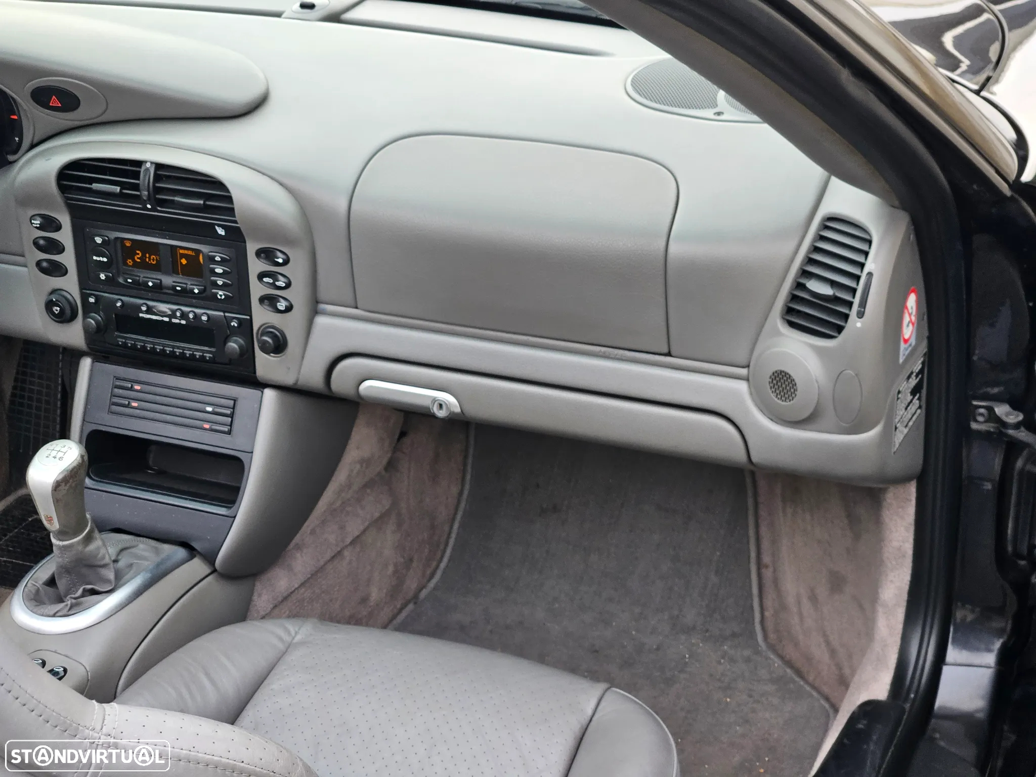 Porsche 911 (996) Carrera 4 - 28