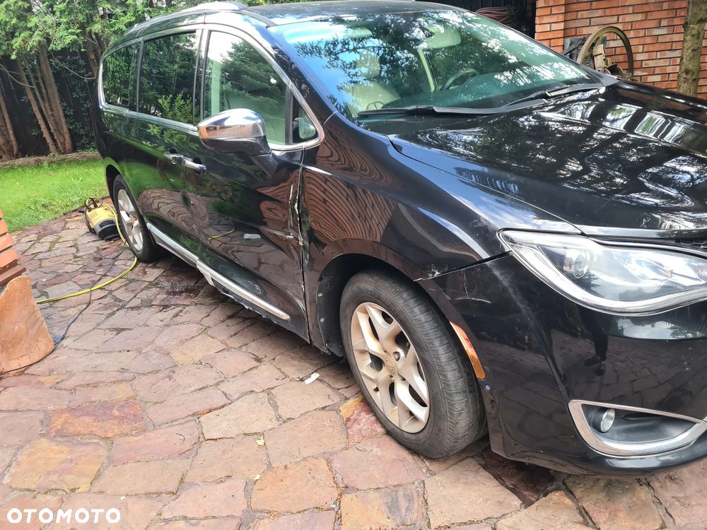 Chrysler Pacifica - 2