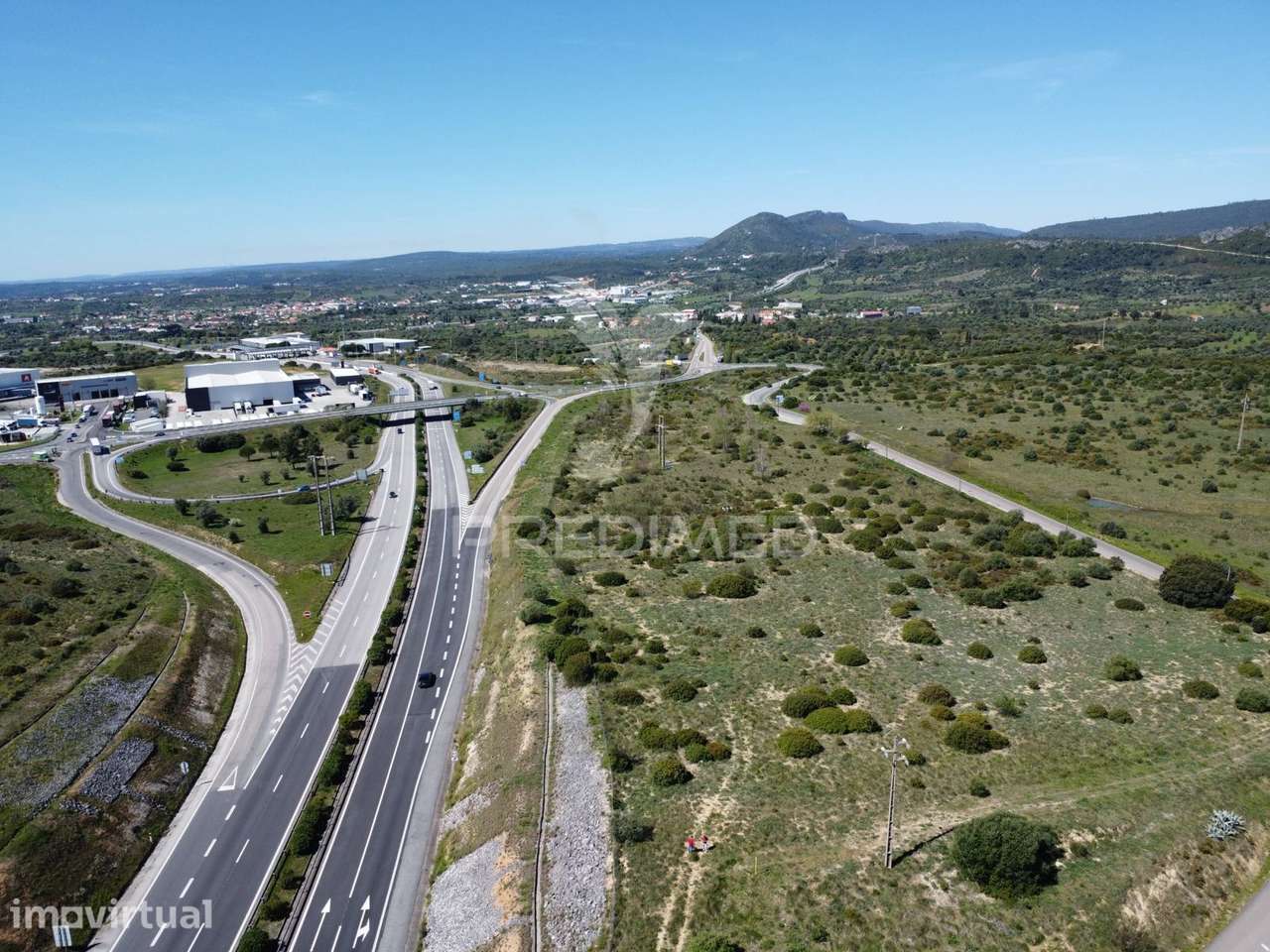 Terreno Empresarial 37.000 m² – A 1 Minuto da A1 e Junto à A23 | Op... - Grande imagem: 2/23