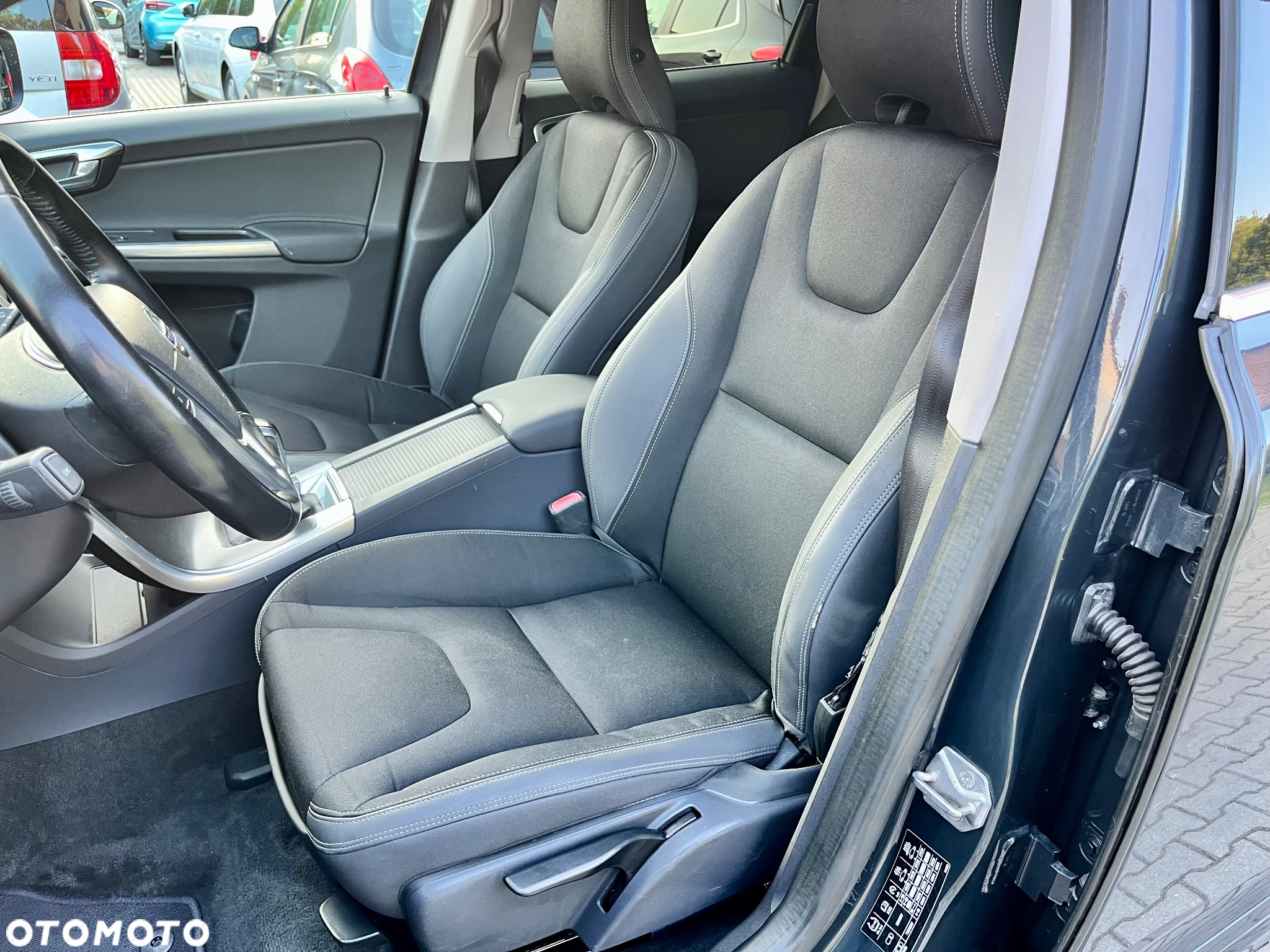 Volvo XC 60 D4 Momentum - 14