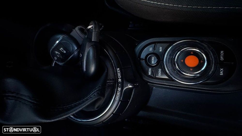 MINI 5 Portas Cooper D Aut. - 15