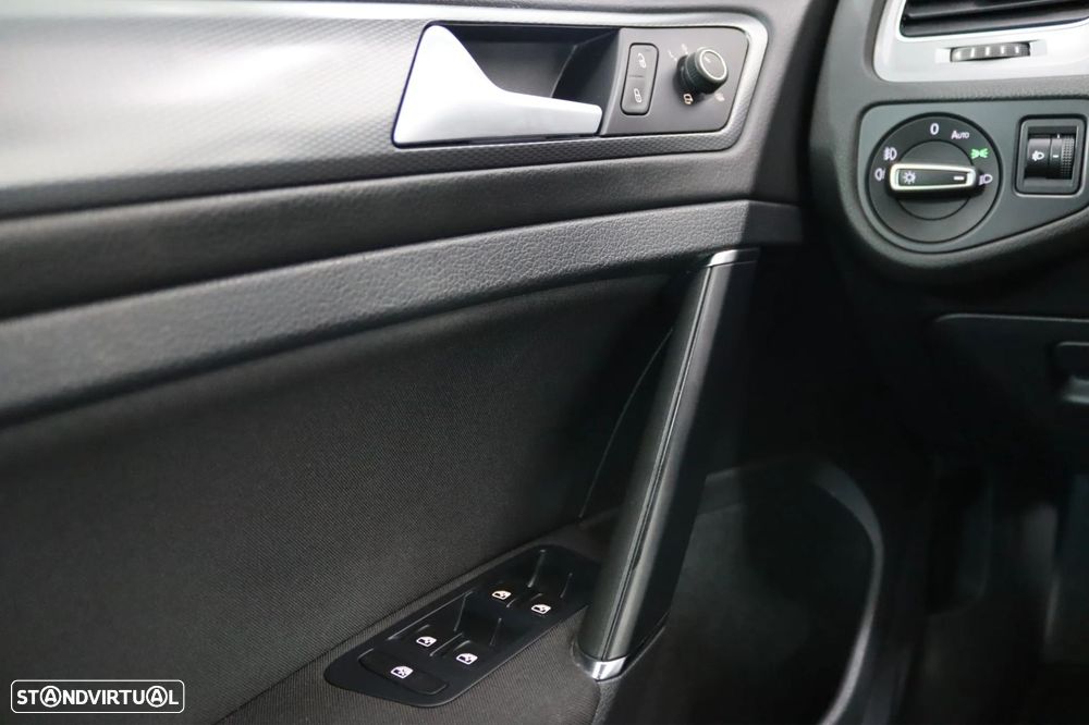 VW Golf 1.6 TDI 4Motion BlueMotion Lounge - 14