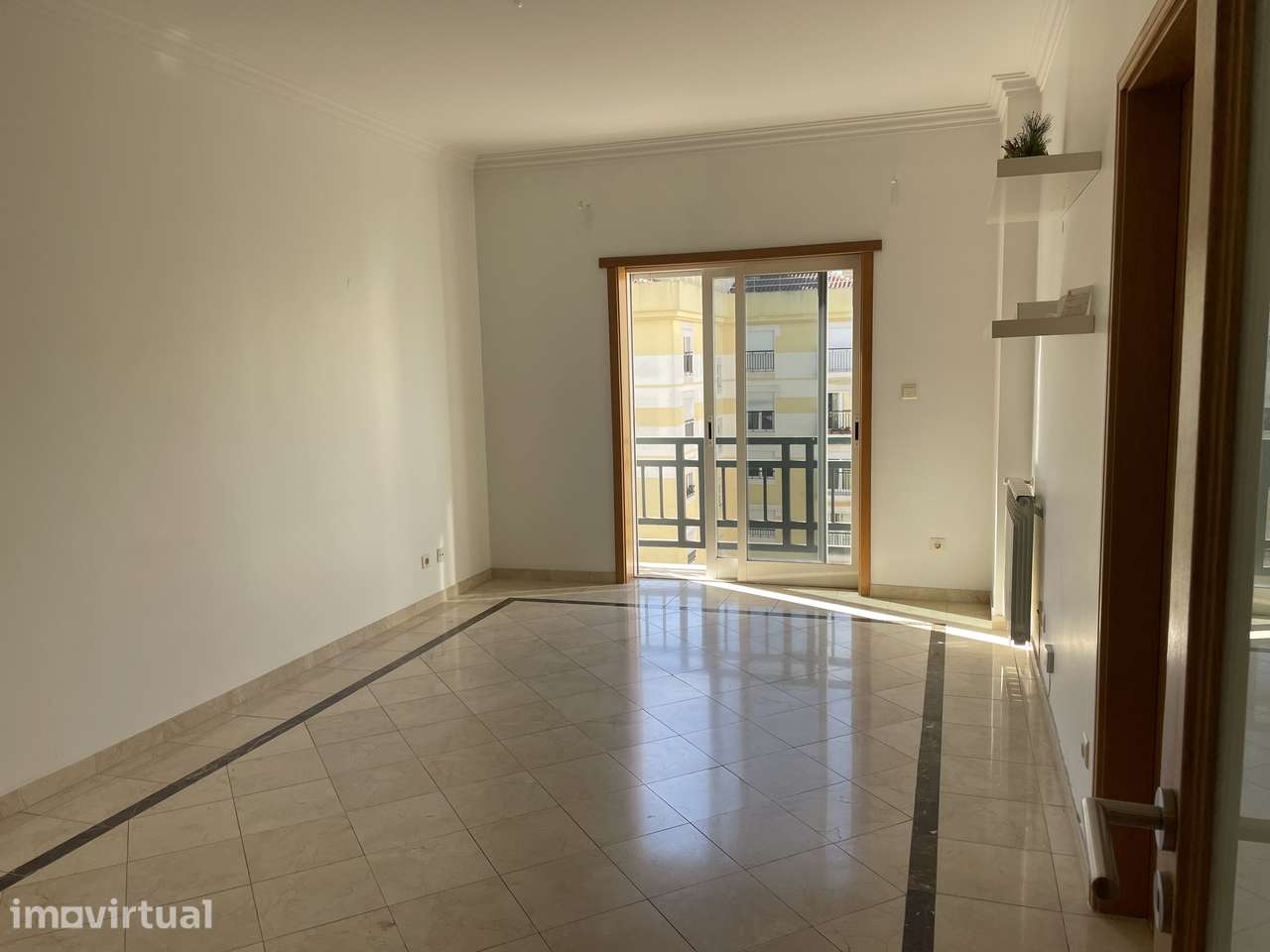 T1 luminoso com garagem box — Rua Fernando Namora, Telheiras (Parque d - Grande imagem: 4/16