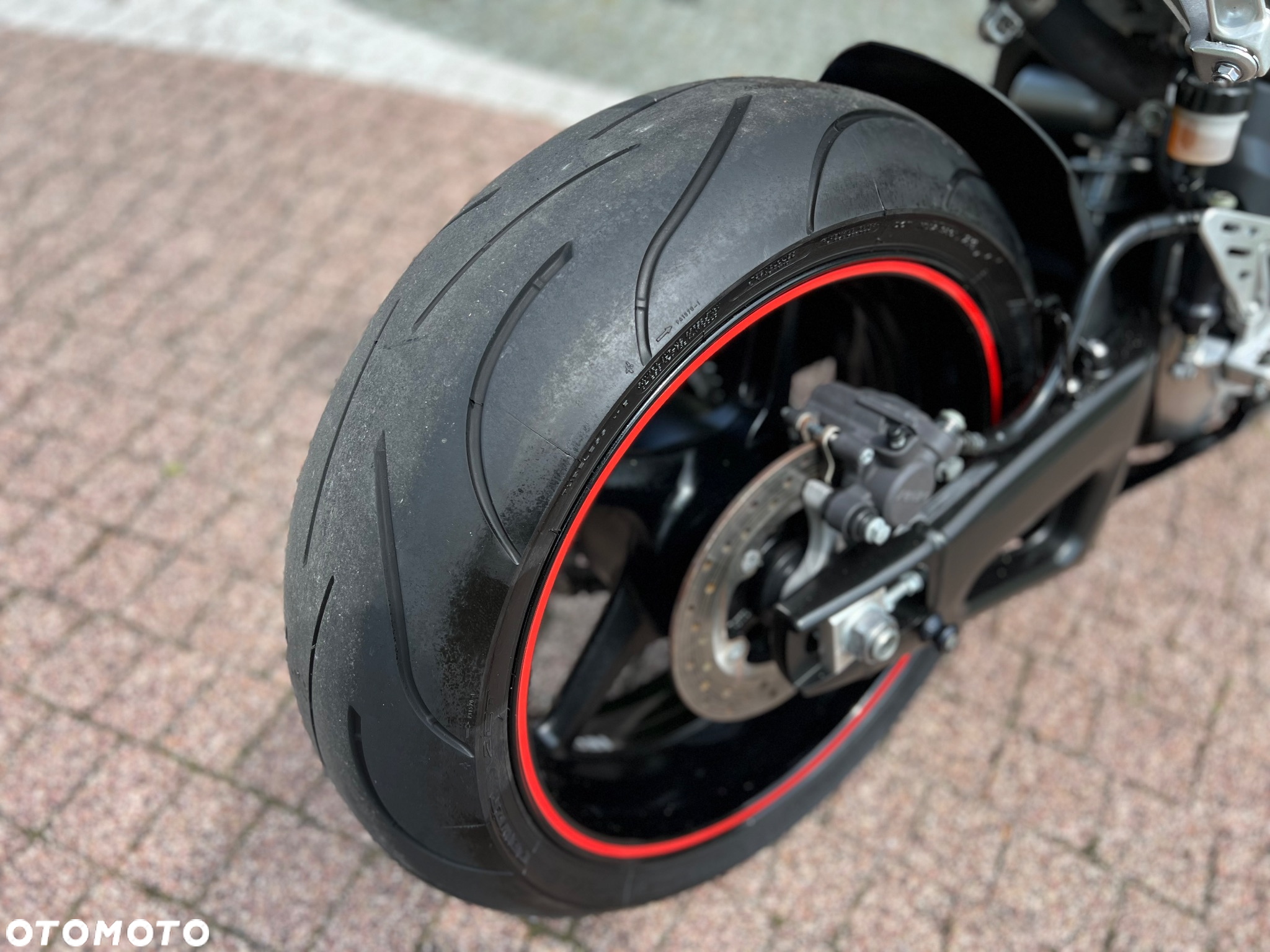 Yamaha R1 - 13