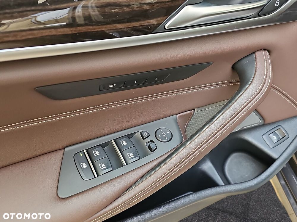 BMW Seria 5 530i xDrive GPF Luxury Line - 23