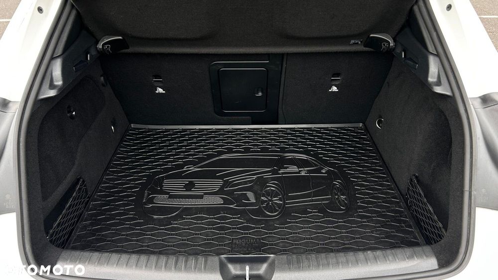 Mercedes-Benz GLA 200 7G-DCT Style - 28