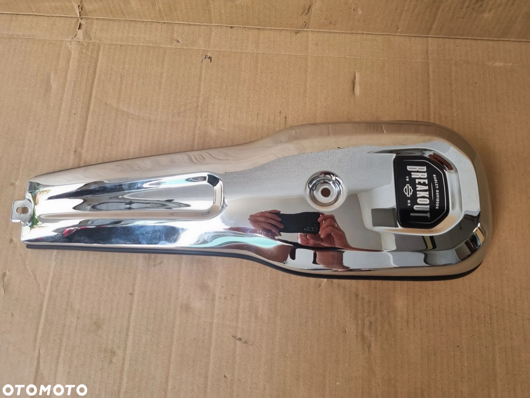 Harley Davidson Softail Breakout Konsola Krawat na zbiornik Osłona CVO - 1