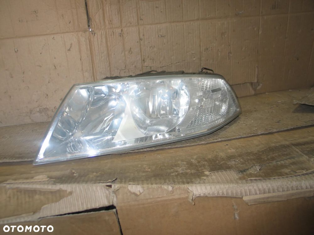 lampa lewy przod skoda octavia 2 II 04-08r. europa - 1