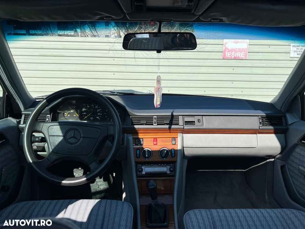 Mercedes-Benz W124 - 12