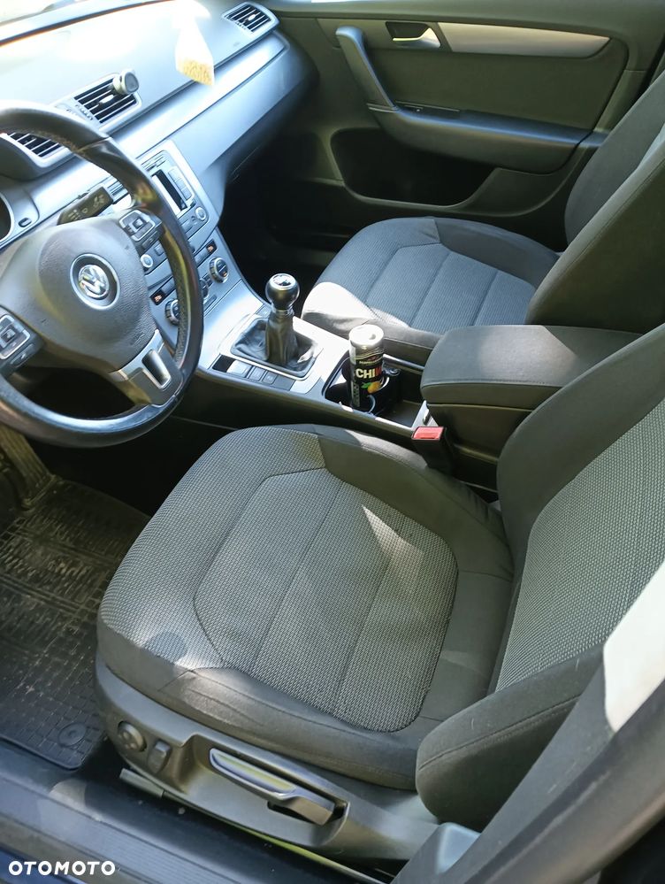 Volkswagen Passat 2.0 TDI Comfortline - 9