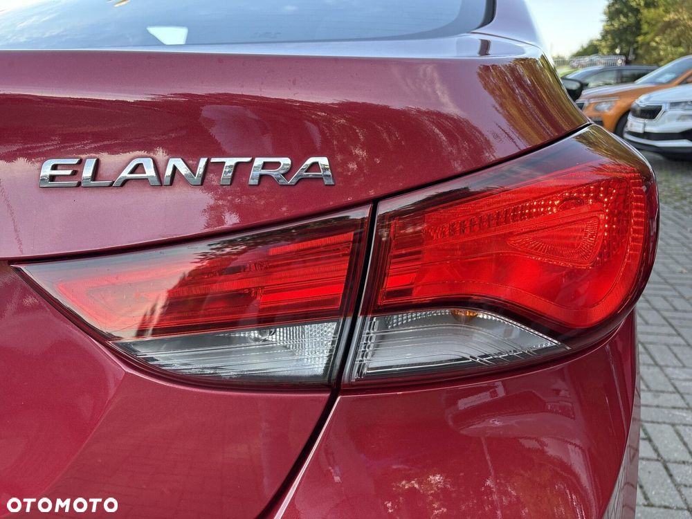 Hyundai Elantra 1.6 Classic + - 32