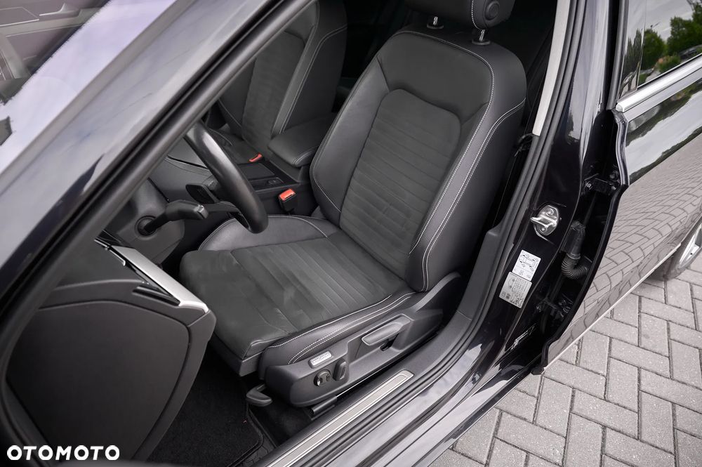 Volkswagen Passat 2.0 TDI 4Mot Elegance DSG - 23