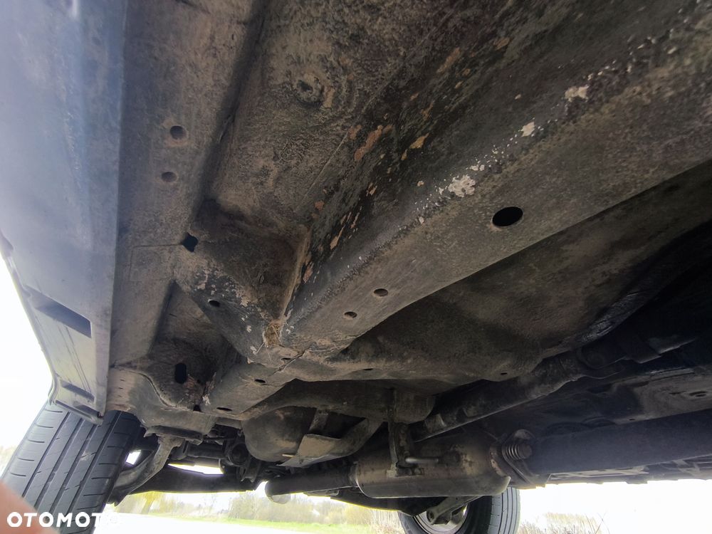 Suzuki Grand Vitara 2.0 Comfort + - 24