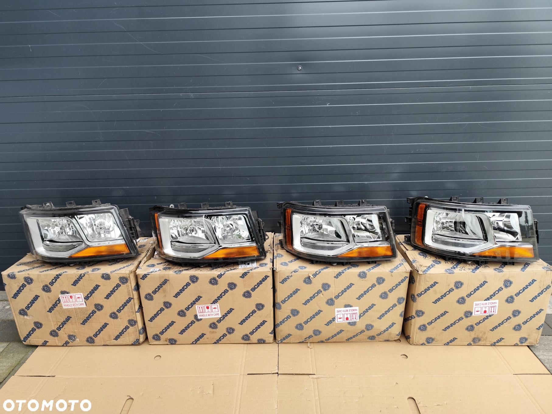 LAMPA SCANIA H7 R S G P NEXT GEN 2674385 2655843 RH - 1