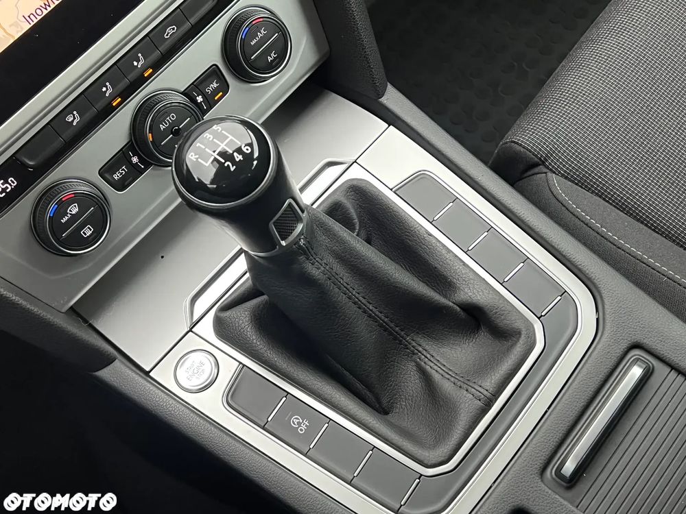 Volkswagen Passat 2.0 TDI BMT Comfortline - 26