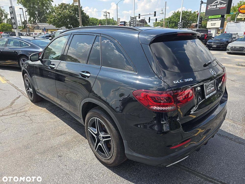 Mercedes-Benz GLC 300 4Matic 9G-TRONIC AMG Line - 3