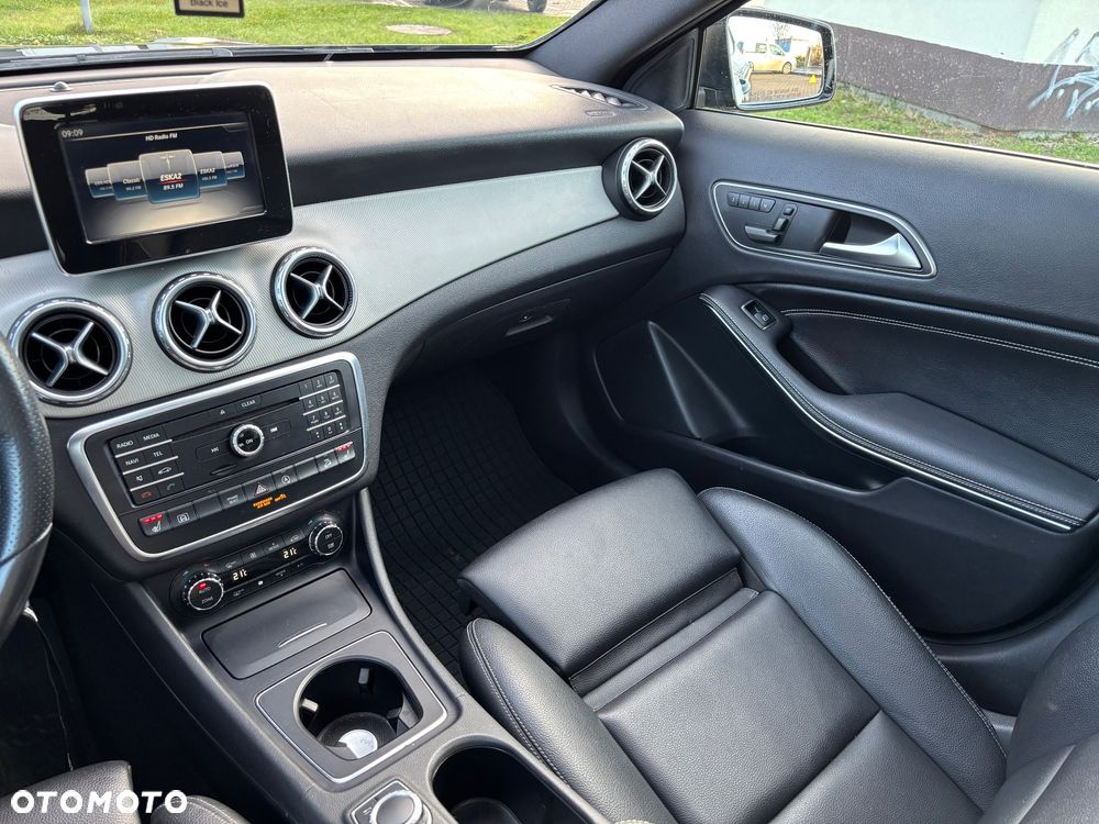 Mercedes-Benz GLA 250 4Matic 7G-DCT UrbanStyle Edition - 28